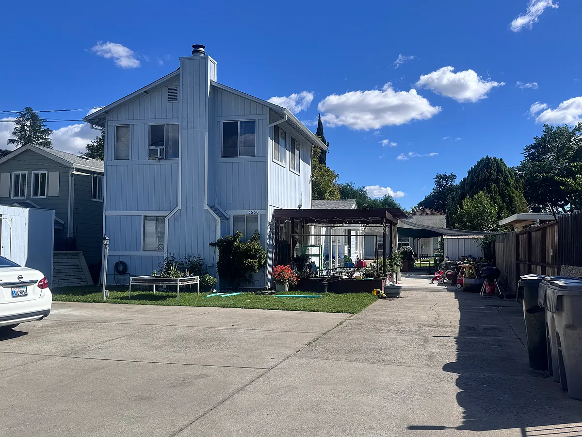 Building Photo - 5660 19th Ave