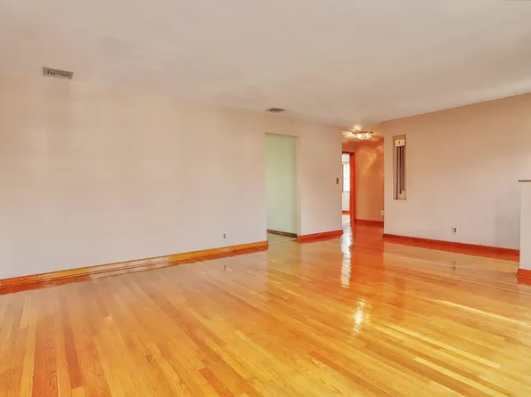 1106 Keswick Place image 5 of 23