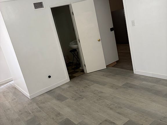 3rd image of 27116 Pacific St #Adu