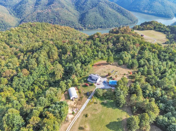 545 Moondance Ln, Nimitz, WV 25978