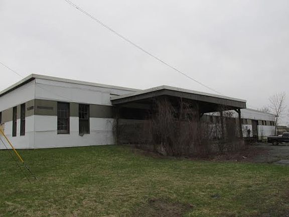 East 3 docks (1 ground level