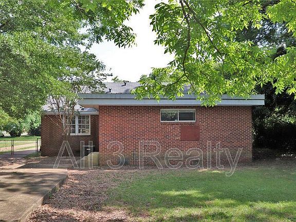 2nd image of 2717 Pelzer Ave