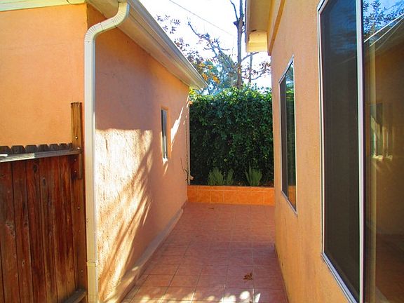 2nd image of 3230 Ingledale Ter