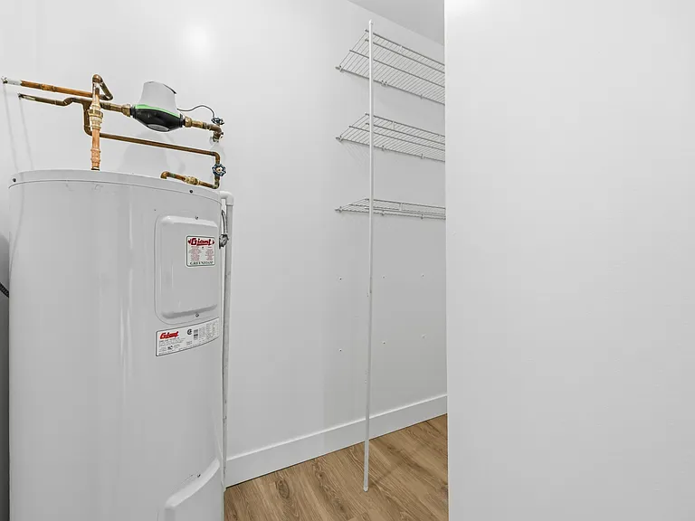 548 Front St #14 — Photo 11