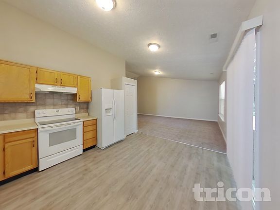 5th image of 740 Kingston Cir
