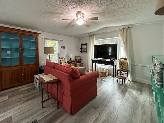 5th image of 31 Riverview Dr #31