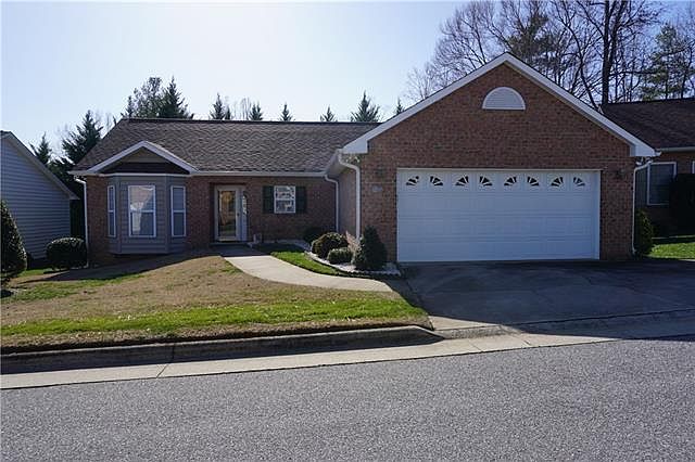 1st image of 1215 Wexford Village Cres