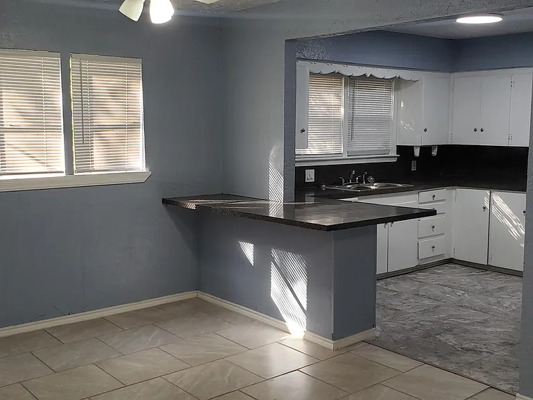 1203 SW 24th Pl — Photo 11