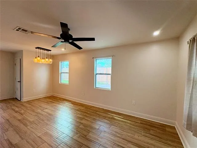 3 bed, 1.0 bath, 871 sqft, $1,800 — Photo 2