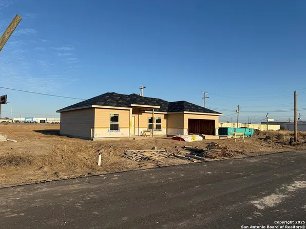 1537 E Maryville Loop, Beeville 78102