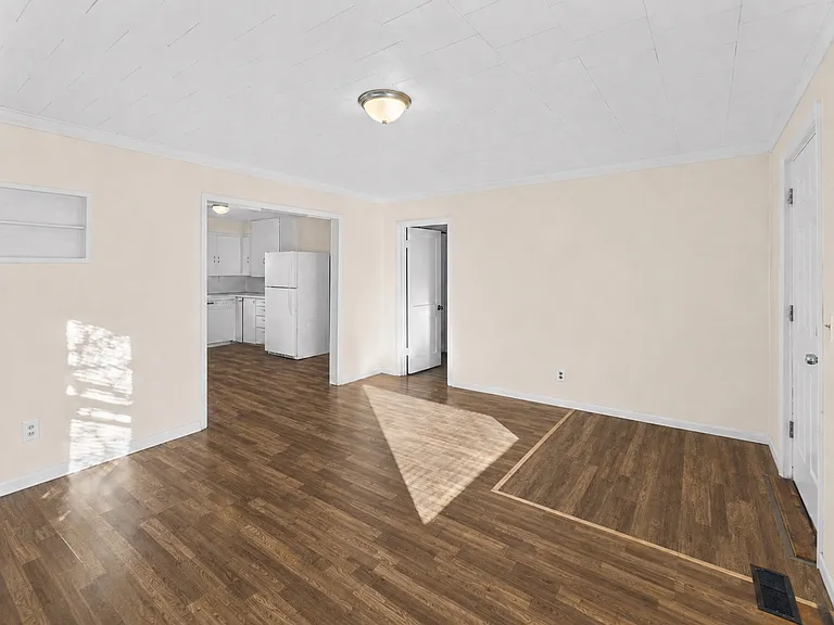 317 W Maddux St — Photo 13