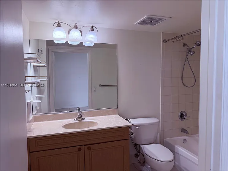 900 SW 8th St #604 — Photo 30