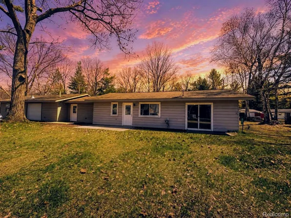 4261 Charlebois Dr, Beaverton, MI 48612