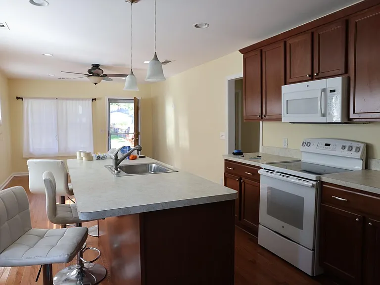 23448 Hoover Ave — Photo 3