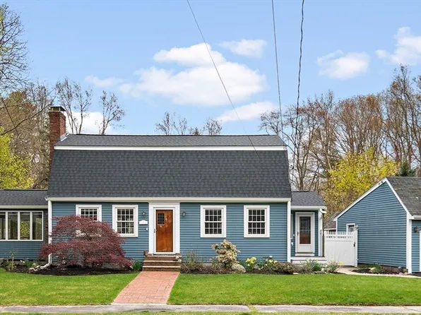 2 Pine Glen Dr, North Reading, MA 01864