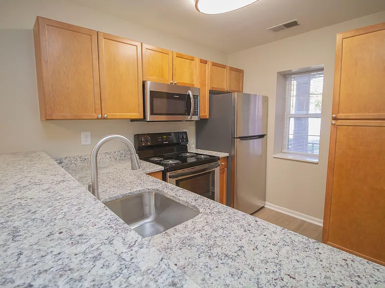 The Pointe at Canton — Photo 15