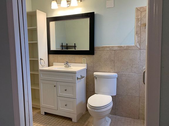 3rd image of 927 Grant Pl