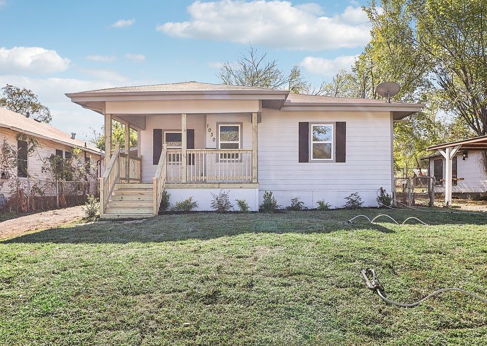 1st image of 1030 E Maddox Ave