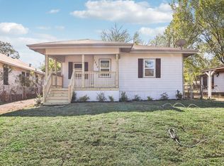 1030 E Maddox Ave, Fort Worth, TX 76104
