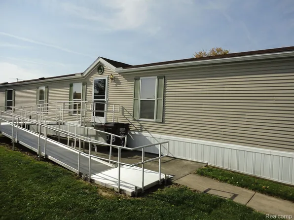 8608 Chanel Ct, Newport, MI 48166