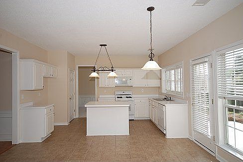 Big,bright kitch. w/cermaic tile,wall desk & bkfst area. Opens to Family room.