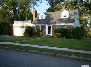 11 Adams Ct, Rockville Centre, NY 11570