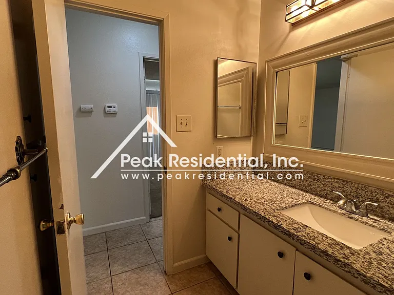 504 Roundtree Ct — Photo 15