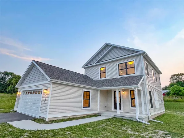 1016 Northmen Oaks Dr, Petoskey, MI 49770