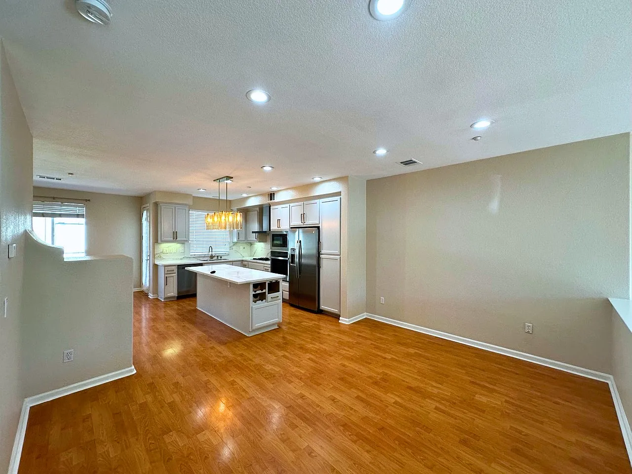 3 bed, 2.5 bath, 1979 sqft, $3,950 — Photo 4