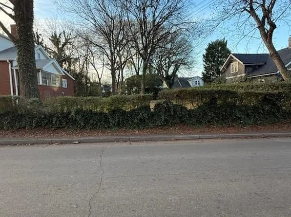 321 Campus St, Charlotte, NC 28216