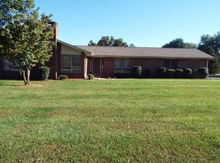 402 Forest Hills Dr, Campbellsville, KY 42718