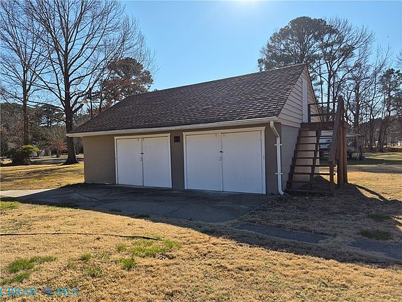 4th image of 65 Duck Pond Ln