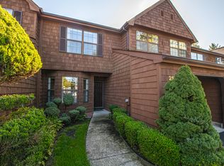 25 Sutton Pl, Islip, NY 11751