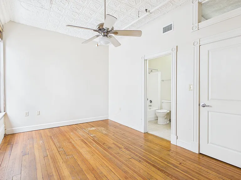 121 W Broad St #404 — Photo 16