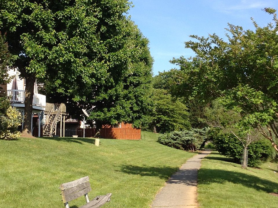 2nd image of 14903 Forest Landing Cir