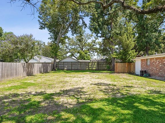 4th image of 617 Stewart Ave