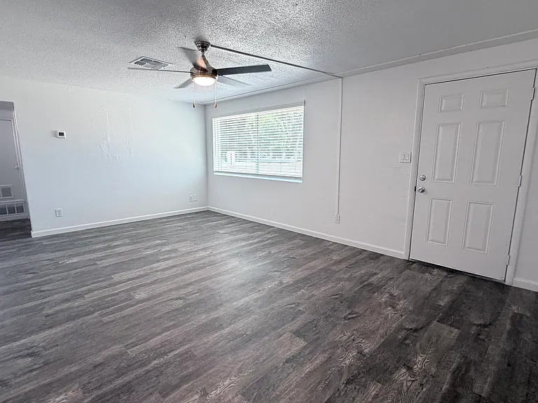 6423 S 10th St #15 — Photo 1