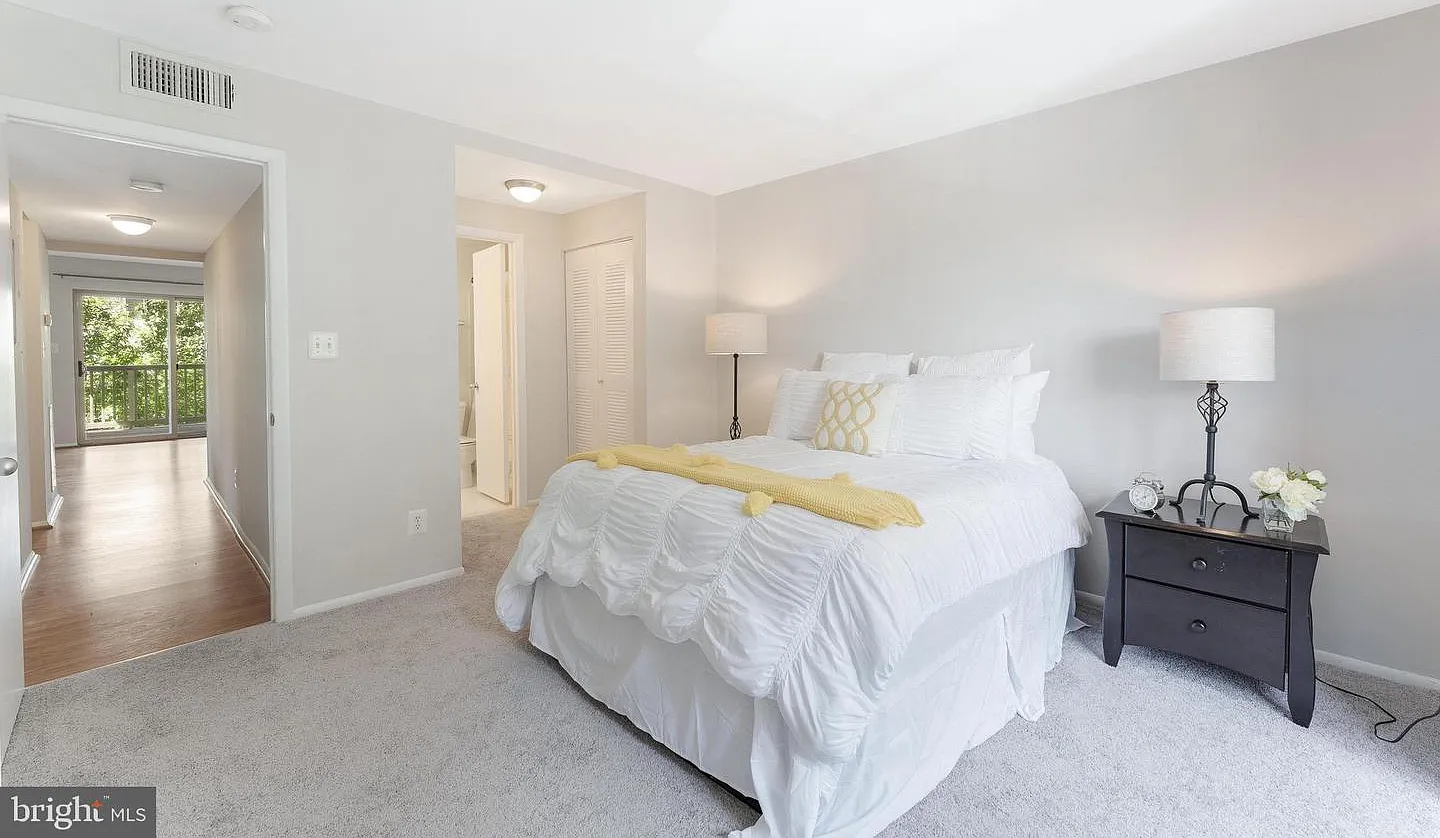 2 bed, 1046 sqft, $1,500 — Photo 4