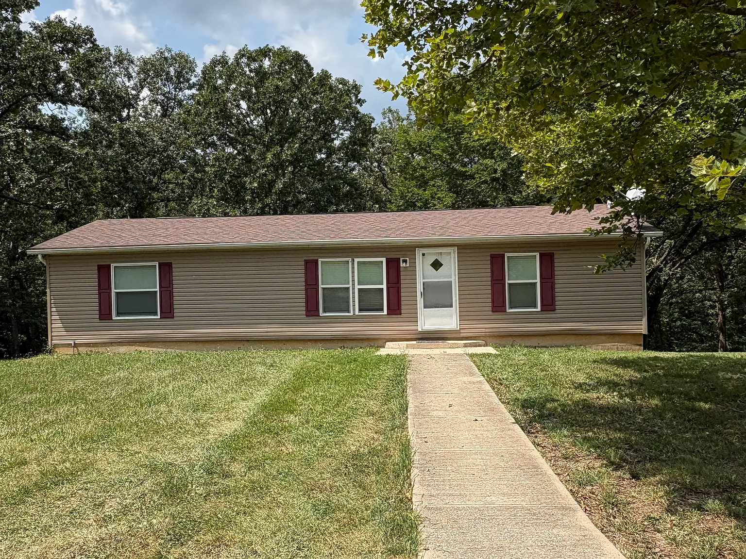 3 bed, 1100 sqft, $1,700 — Photo 1