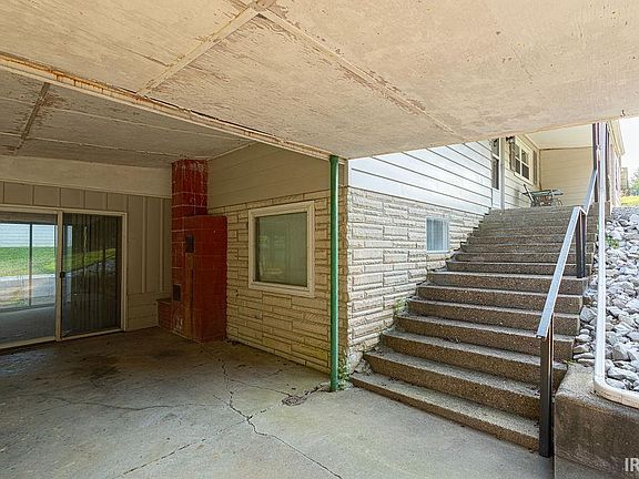 4th image of 520 Center St
