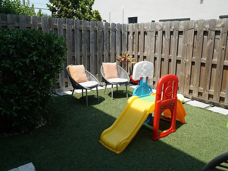 21435 NE 2nd Pl — Photo 20