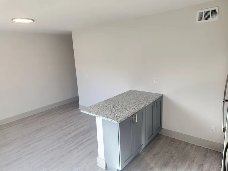Emory Woods Apartments — Photo 15