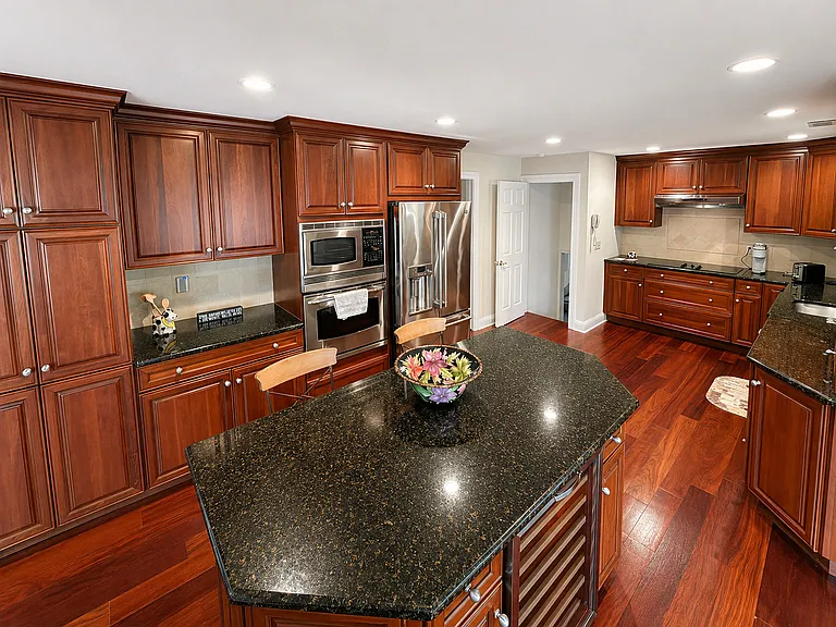 11 Twin Circle Dr — Photo 6
