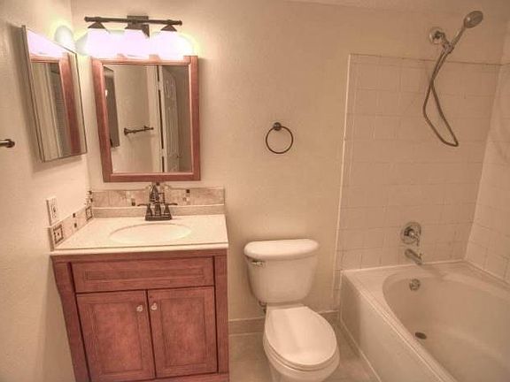 5th image of 105 Villa Cir #105