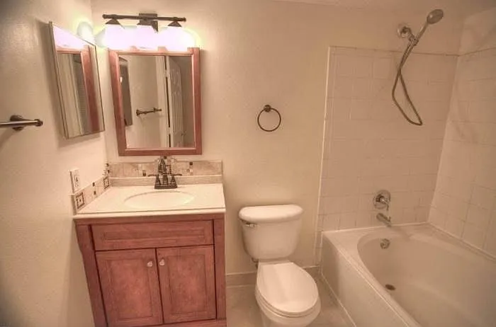 105 Villa Cir #105 — Photo 5