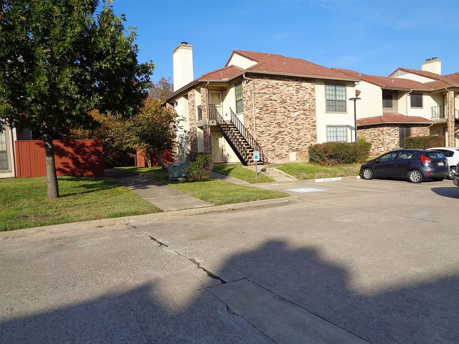 2 bed, 1006 sqft, $1,750 — Photo 3