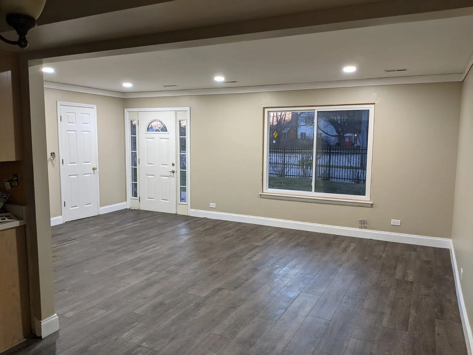 3 bed, 1200 sqft, $2,200 — Photo 2