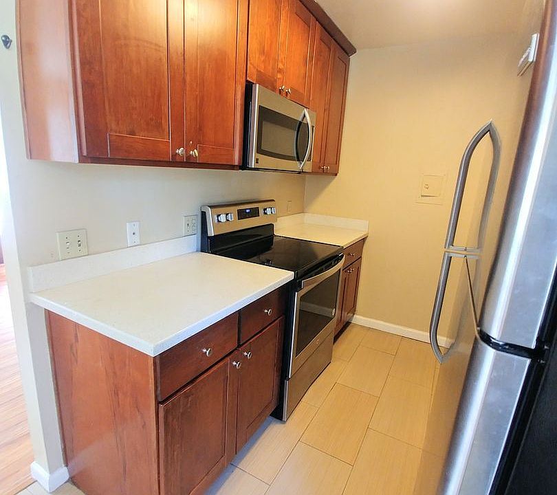 1st image of 3716 Poinciana Dr #8