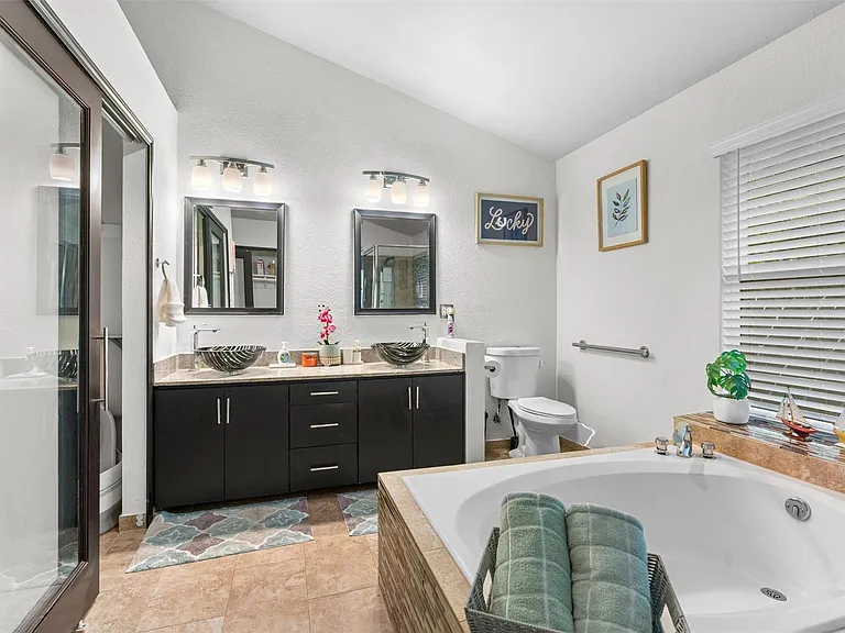 512 Edwards Dr — Photo 19