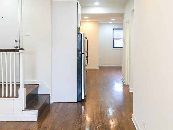 3rd image of 4651 1/2 N Wolcott Ave #G